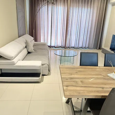 アパート 1 Palm Penthouse - Seaview セント・ポールズ・ベイ